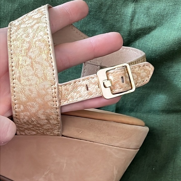 Brand New Corso Como Genuine Leather Neutral Tan Leopard Print Wedge Sandals - Picture 9 of 13